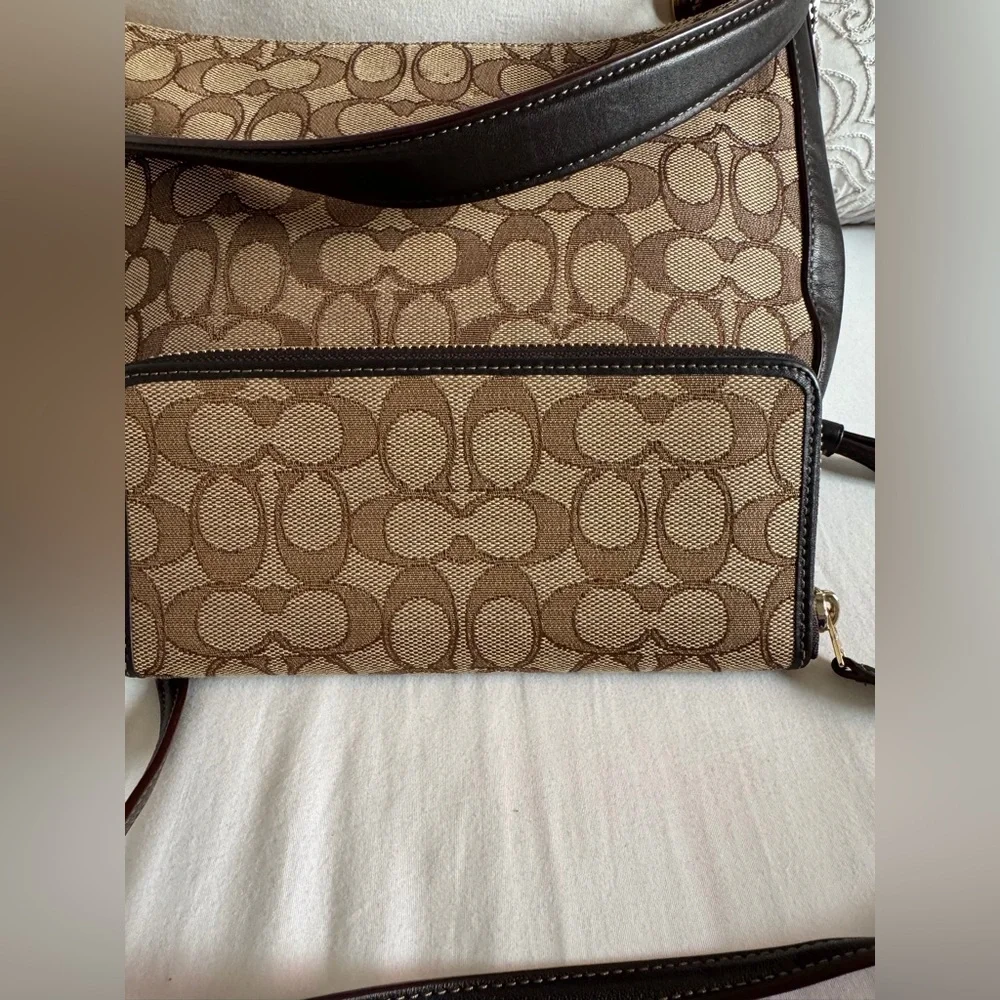 Coach Tan and Brown Signature Shoulder Bag with Wallet NWOT - Picture 2 of 15
